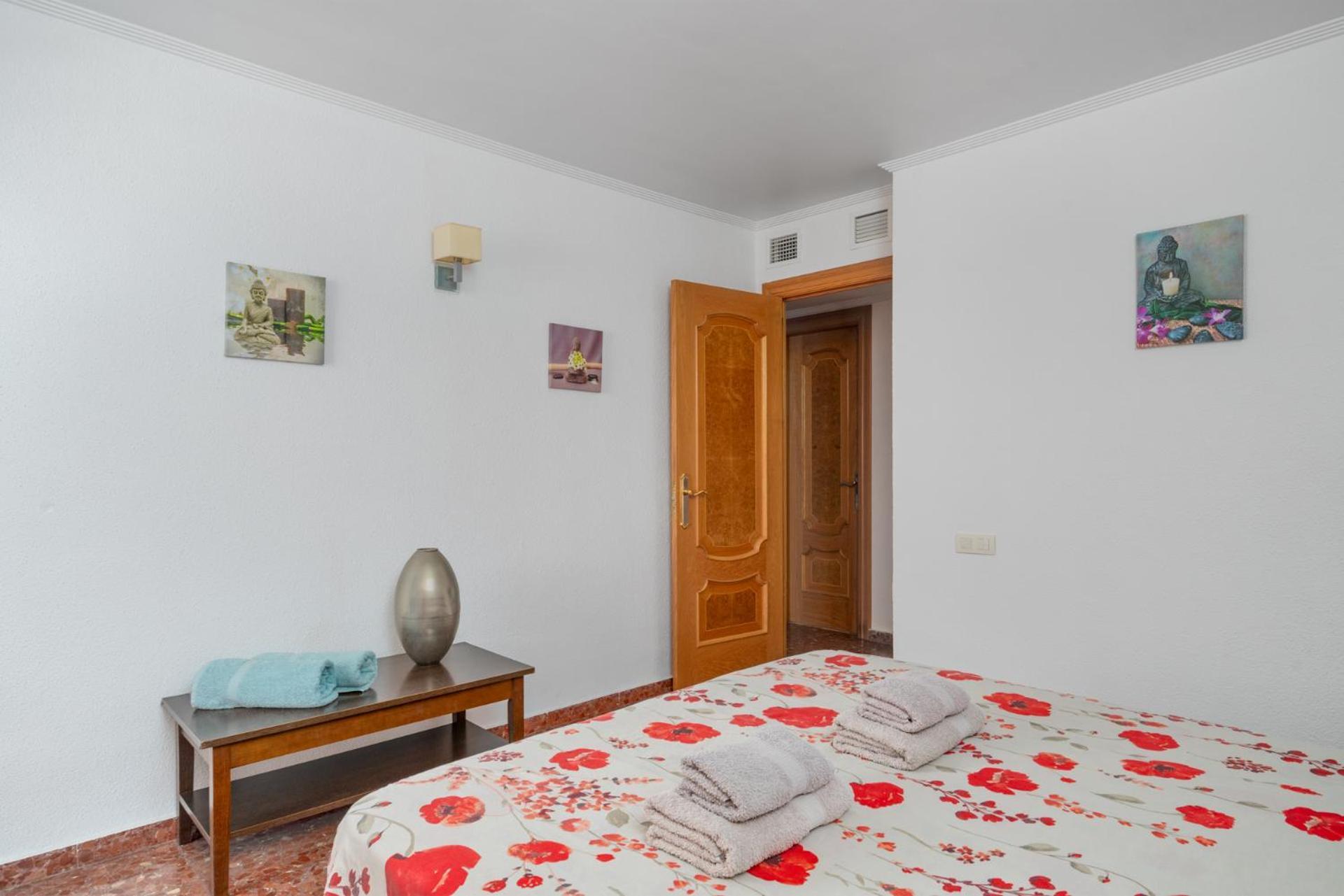 Beachfront, Two Bed- & Bathrooms, Private Parking فوينخيرولا المظهر الخارجي الصورة