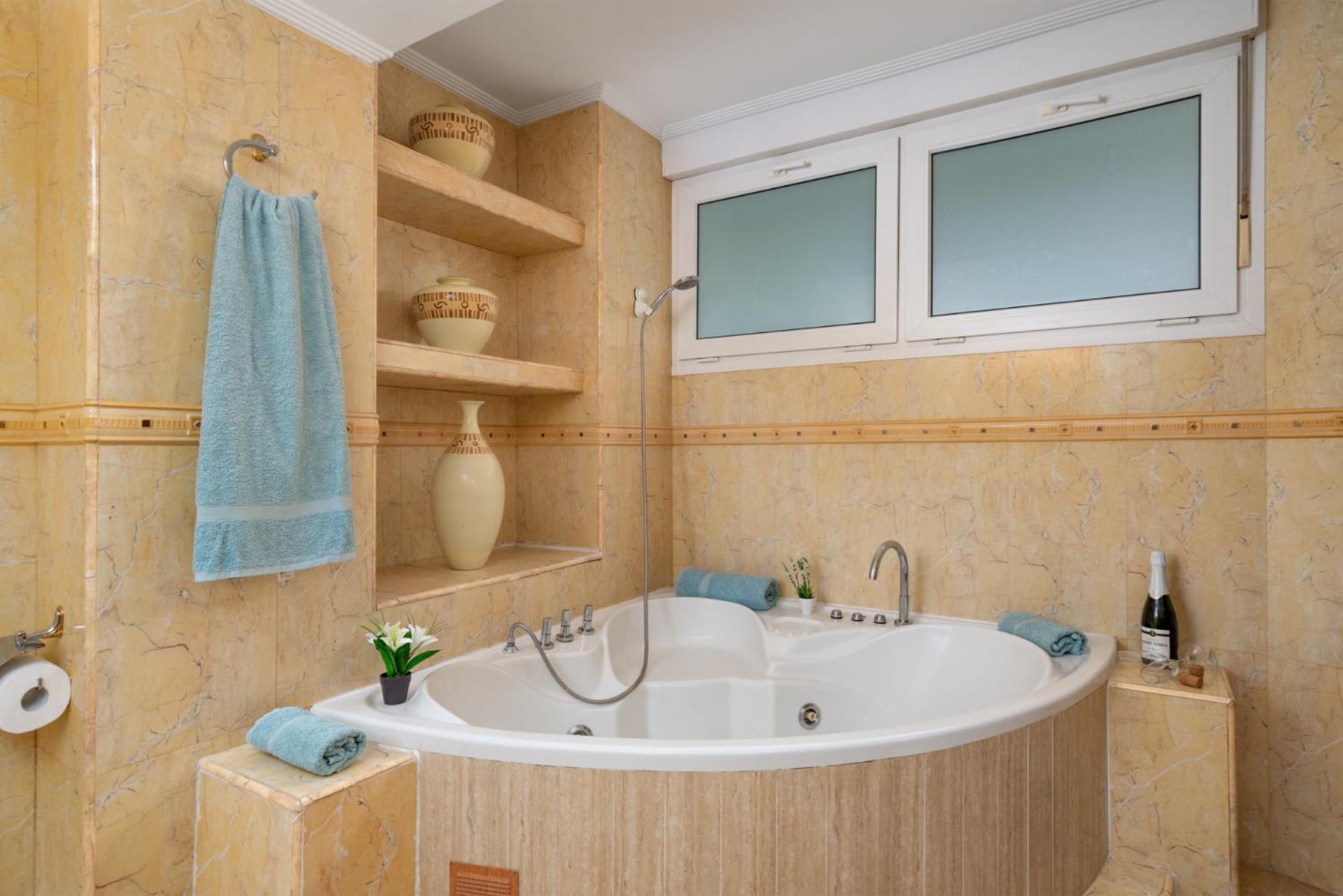 Beachfront, Two Bed- & Bathrooms, Private Parking فوينخيرولا المظهر الخارجي الصورة