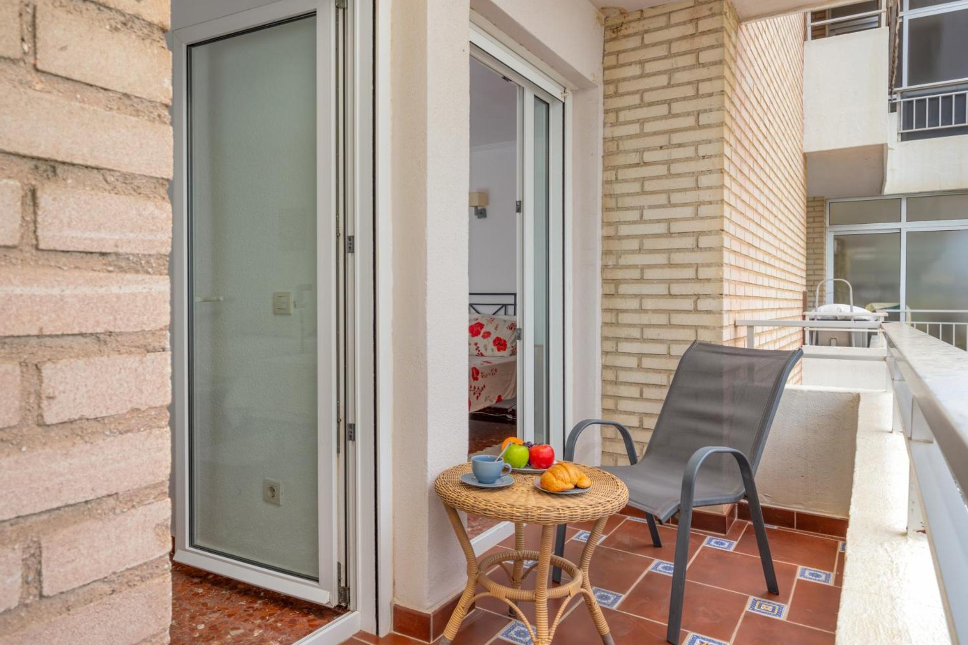 Beachfront, Two Bed- & Bathrooms, Private Parking فوينخيرولا المظهر الخارجي الصورة